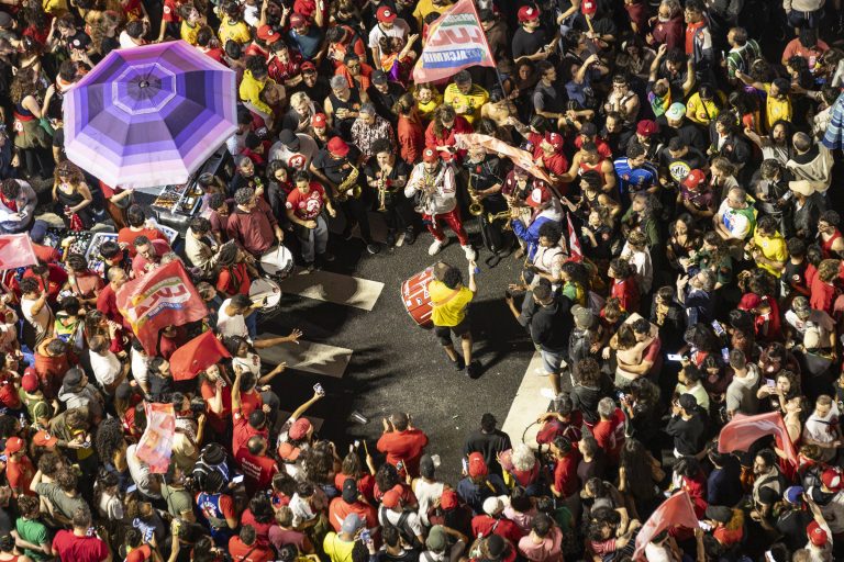 Vitória de Lula: petistas comemoram e bolsonaristas contestam resultado do segundo turno