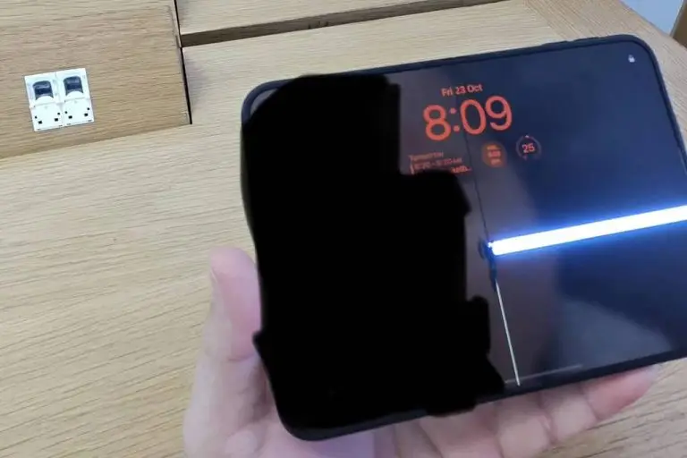 'Crackgate' do iPhone Duo: dobrável da Apple tem relatos de telas quebradas — entenda o problema