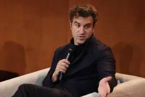 Era da IA: CEO do Airbnb alerta que dois tipos de profissionais podem ficar para trás — entenda quais