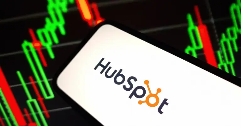 HubSpot perdeu 80% do tráfego: entenda como a receita continuou subindo